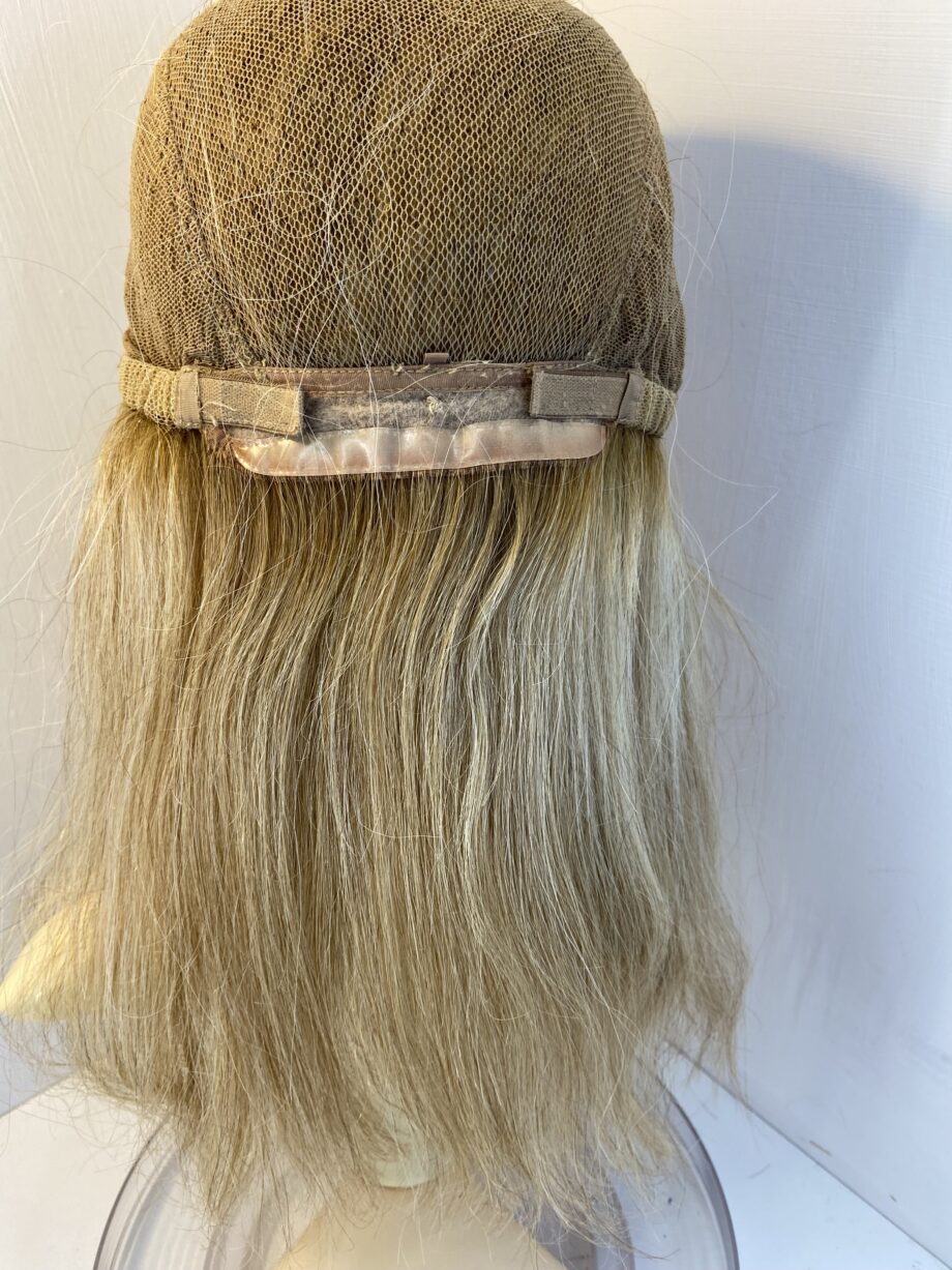 Preloved blonde long wig. Blls508