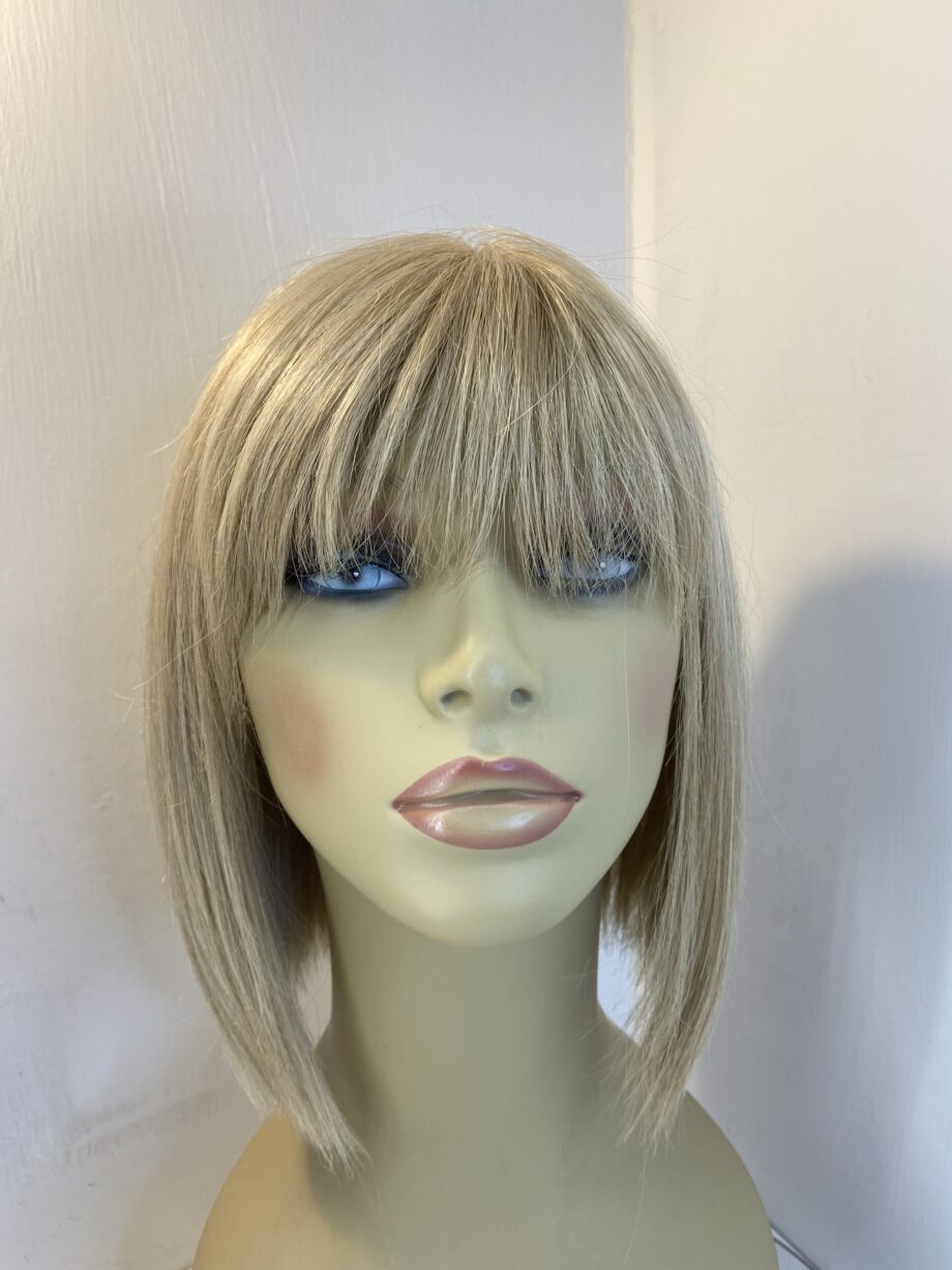 Stunning light blonde wig. Blms511
