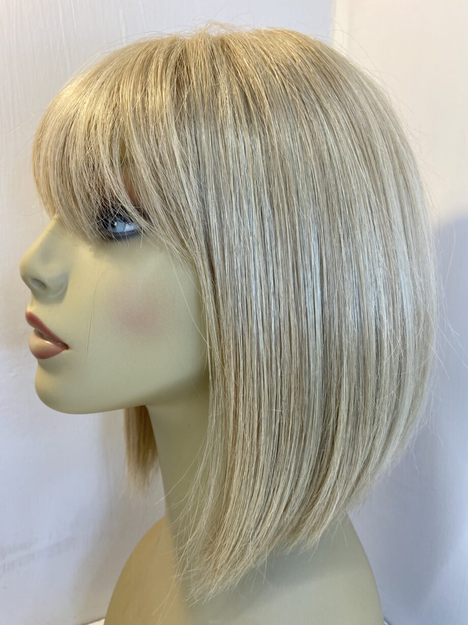 Stunning light blonde wig. Blms511