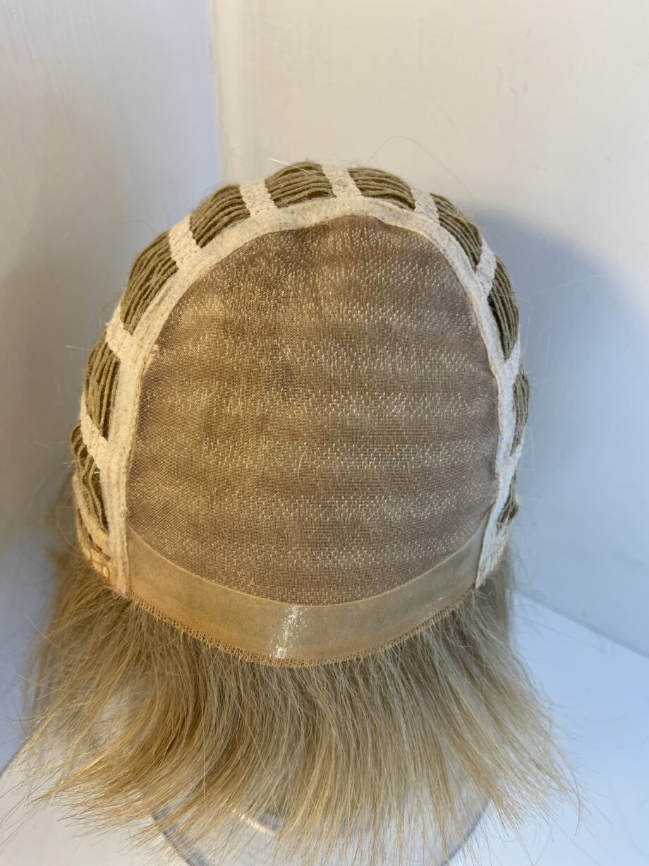 Stunning light blonde wig. Blms511