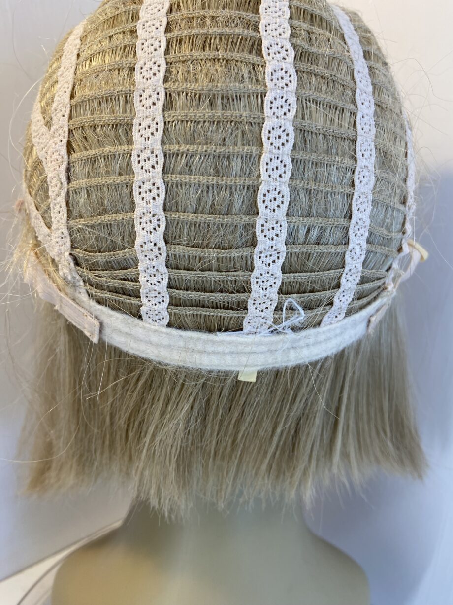 Stunning light blonde wig. Blms511
