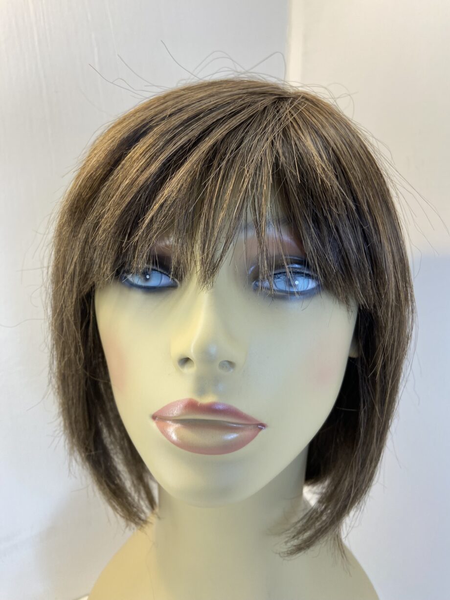 Beautiful brown mid length wig. Brlm327