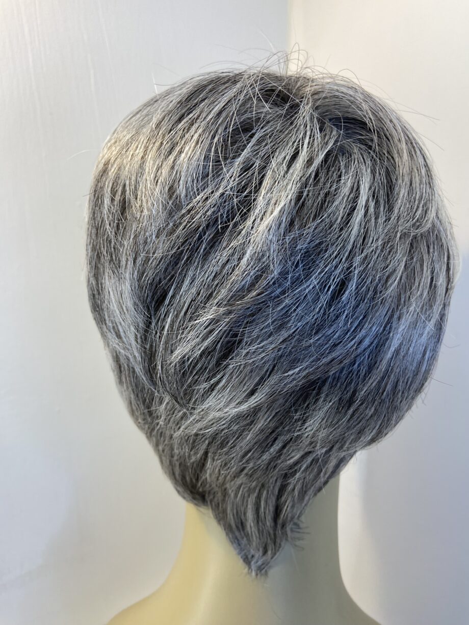 Grey short stylish wig. Gss609