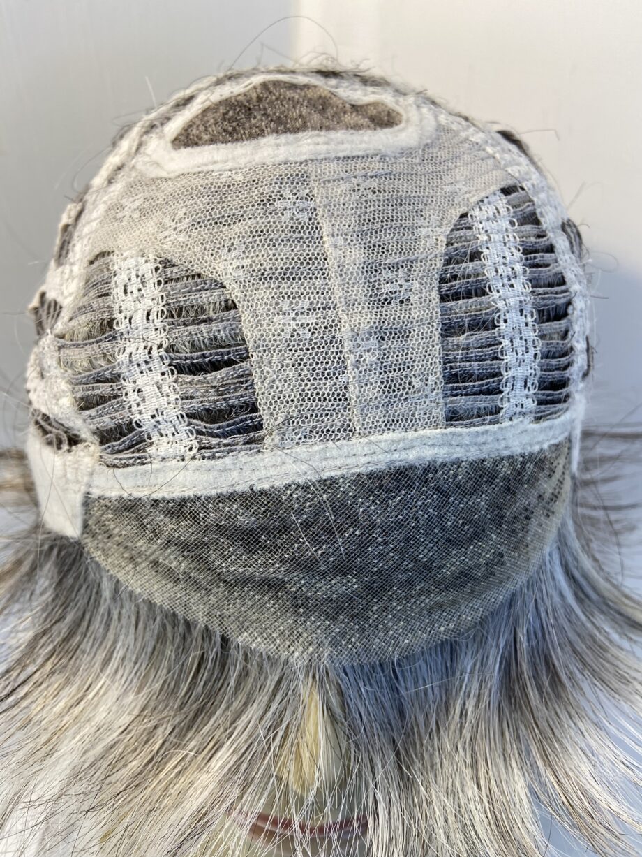 Grey short stylish wig. Gss609