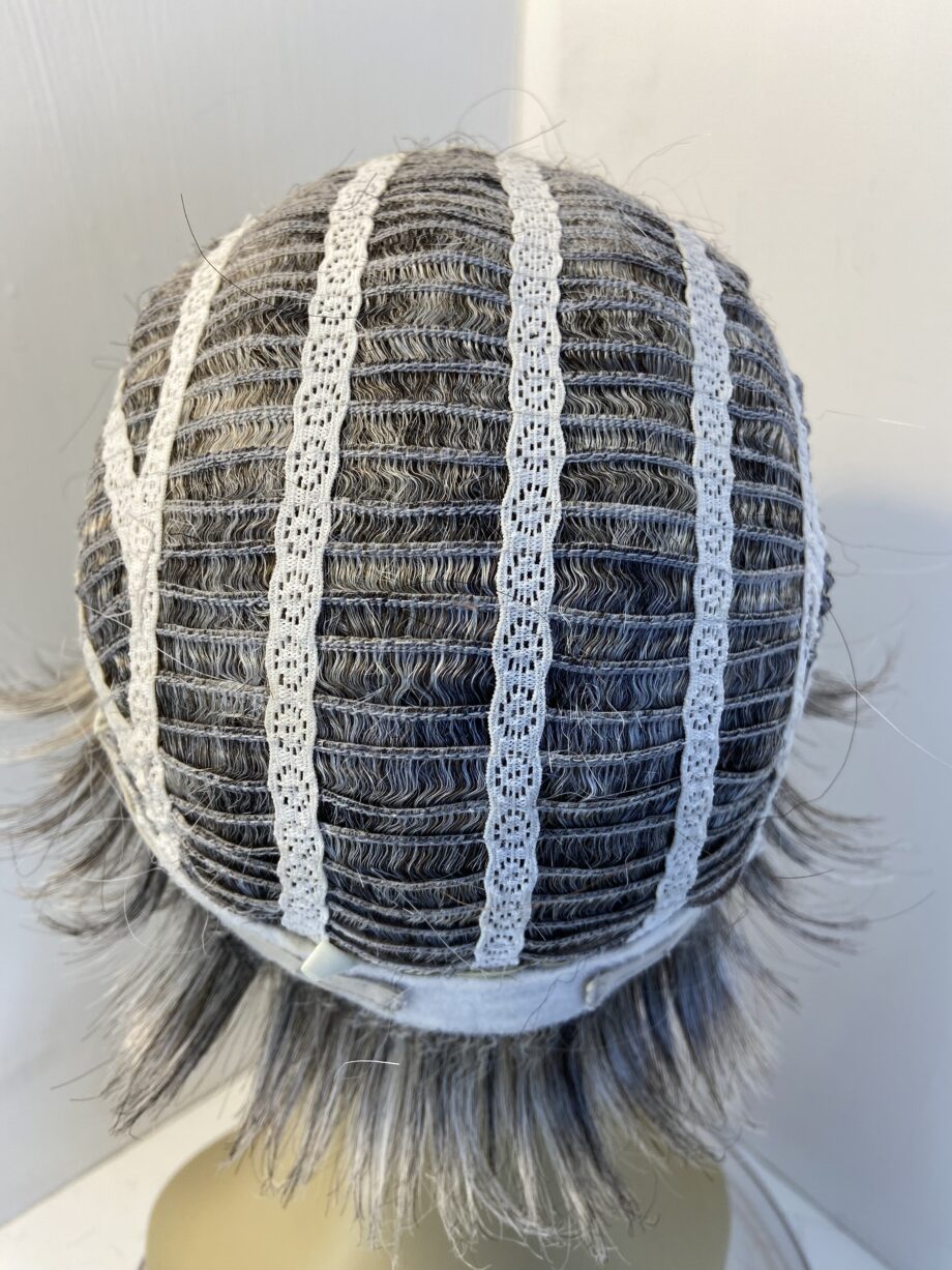 Grey short stylish wig. Gss609