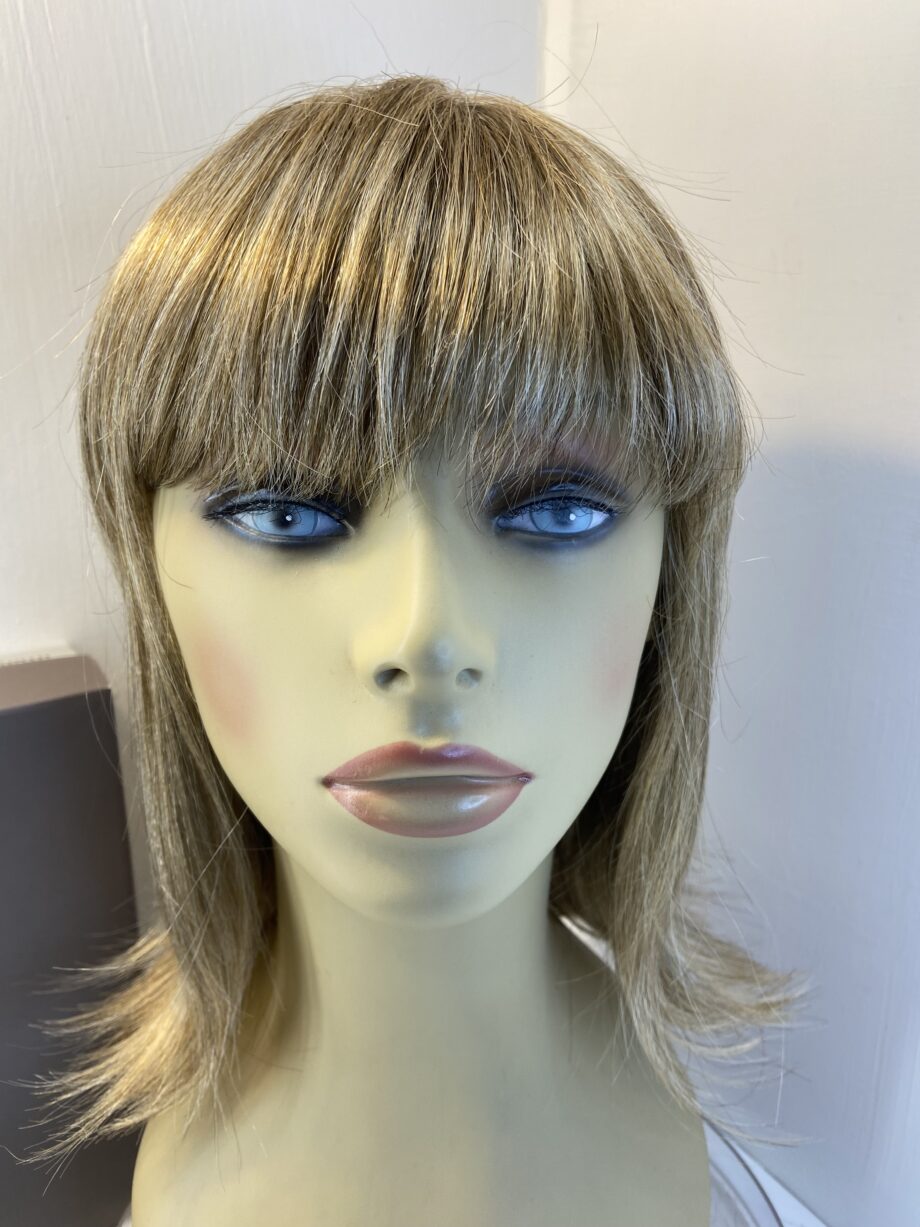 Beautiful blonde long wig. Bblls616