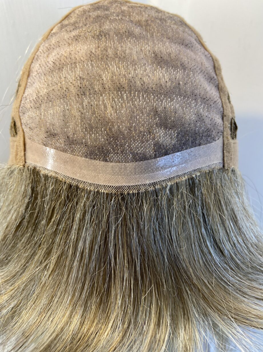 Beautiful blonde long wig. Bblls616