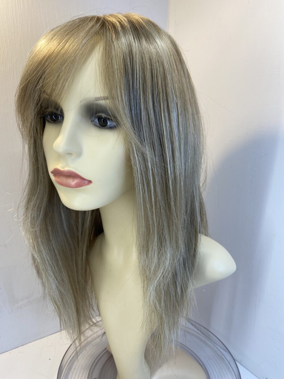 Stunning blonde long wig. Blls585