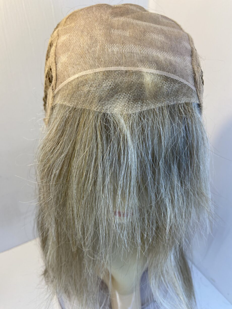 Stunning blonde long wig. Blls585