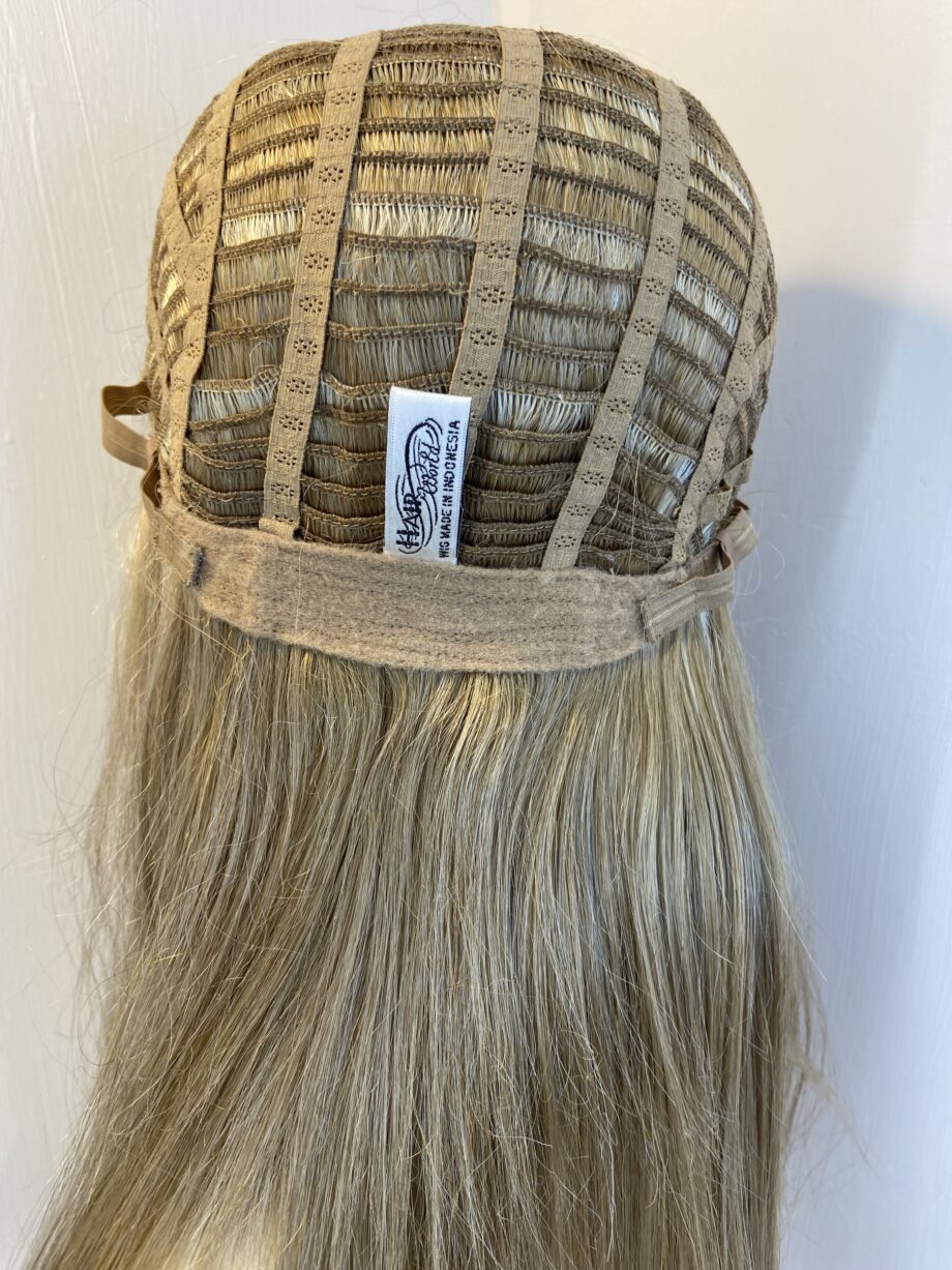 Stunning blonde long wig. Blls585