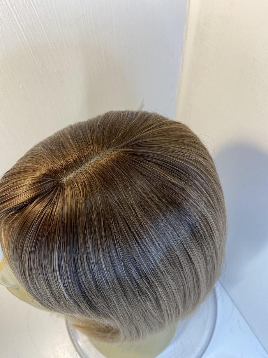 Rooted blonde long wig. Blls586