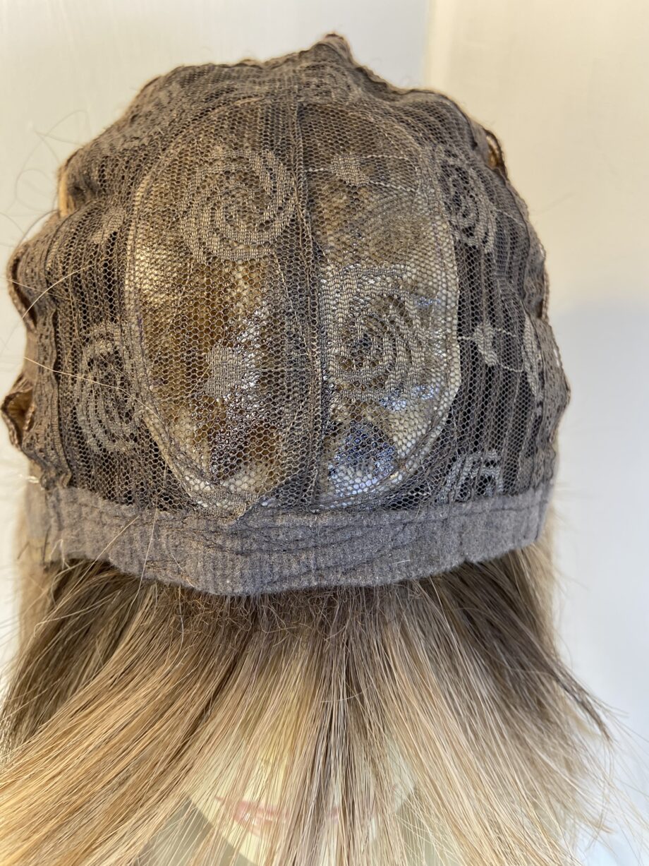 Rooted blonde long wig. Blls586