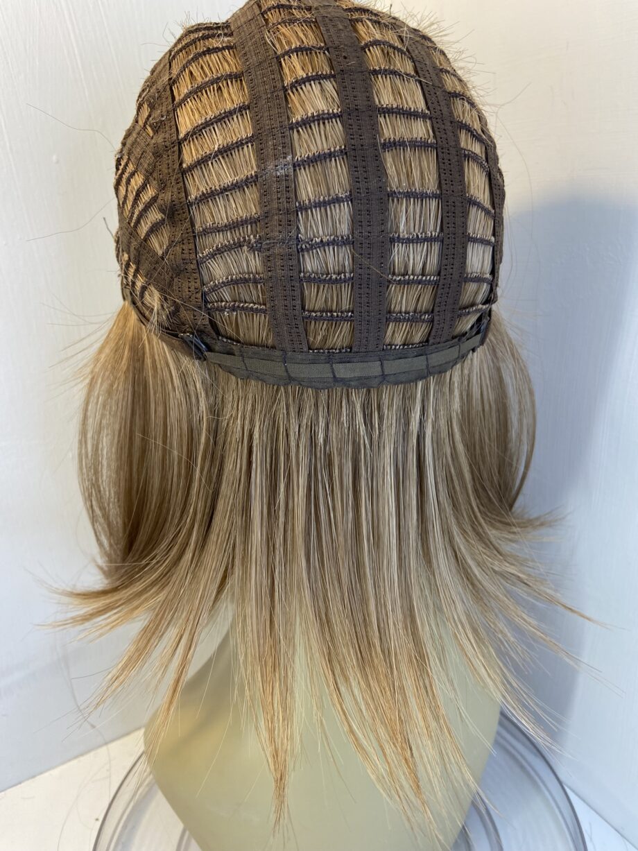 Rooted blonde long wig. Blls586
