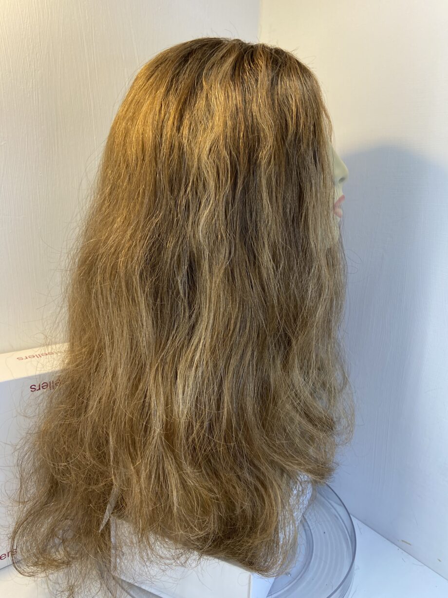 Very long wavy new brown wig. Bbrlw617