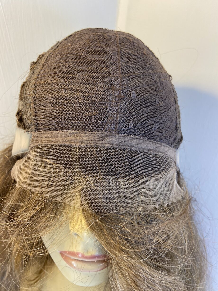 Very long wavy new brown wig. Bbrlw617