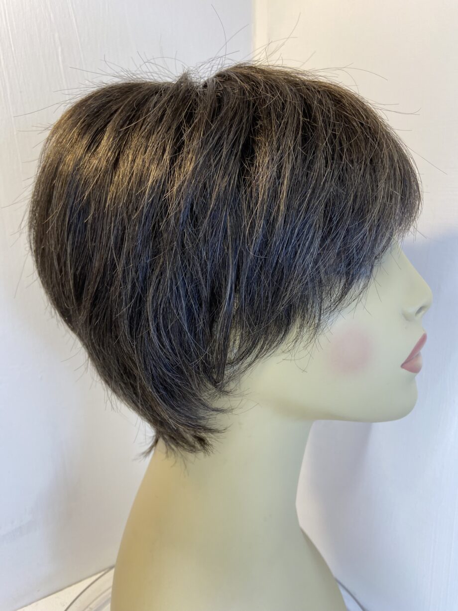 New short brown super soft wig. Brss587