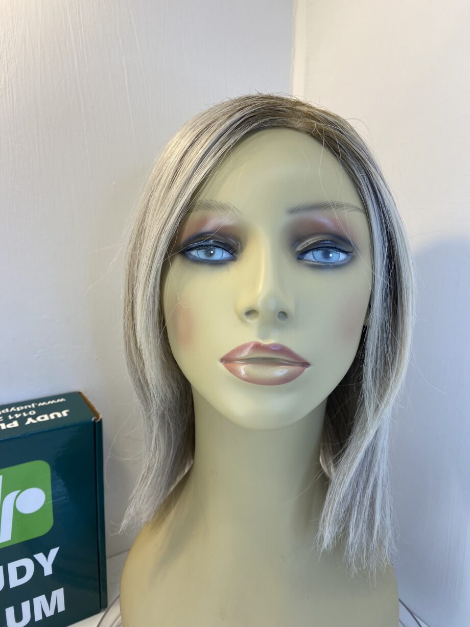 Blonde rooted song wig. Bblls616