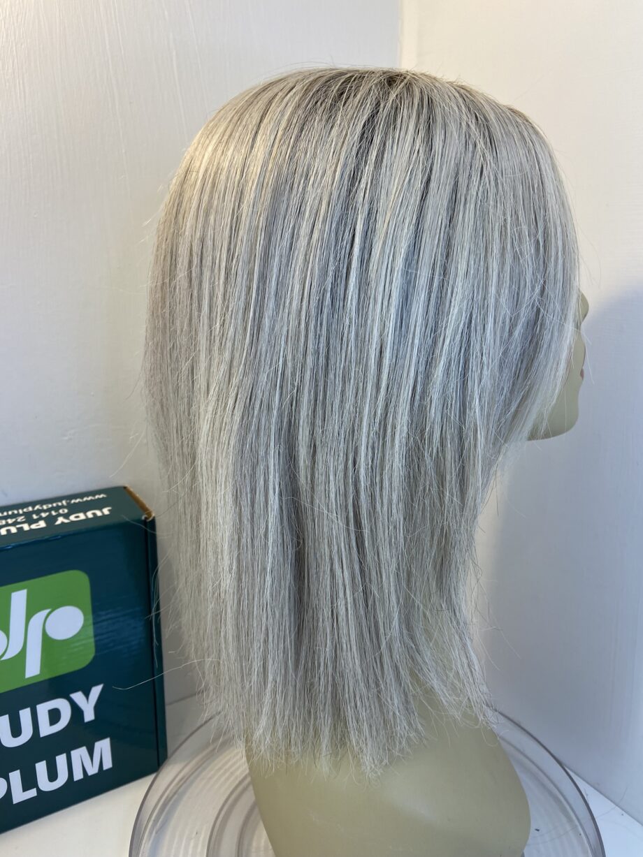 Blonde rooted song wig. Bblls616