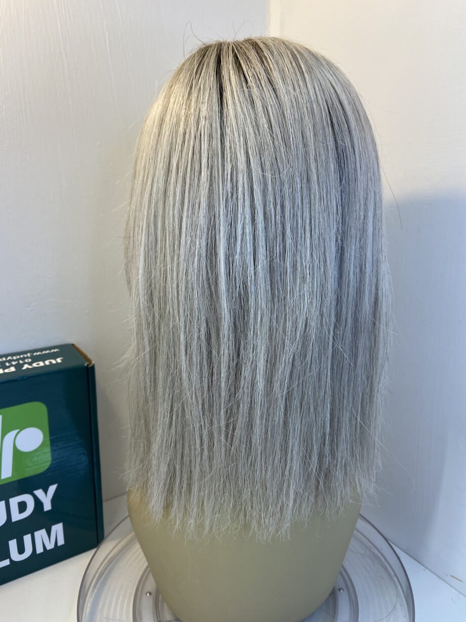 Blonde rooted song wig. Bblls616