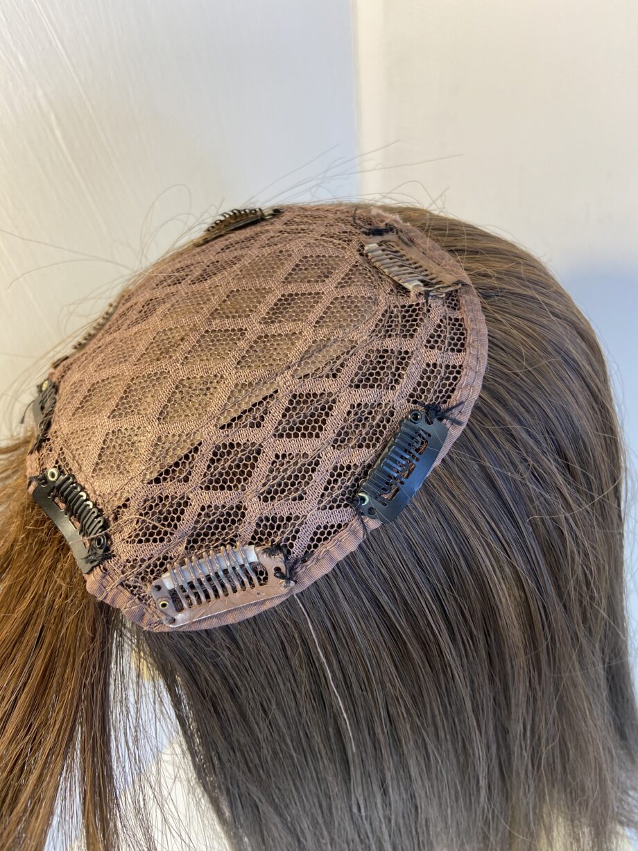 Long  brown hairpiece. Brls612