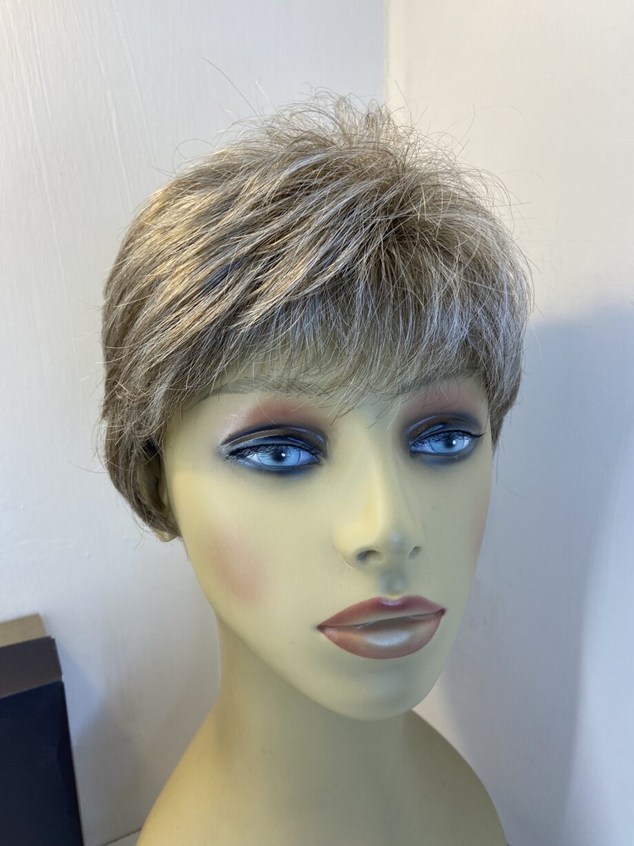 New short brown wig. Bbrsw621