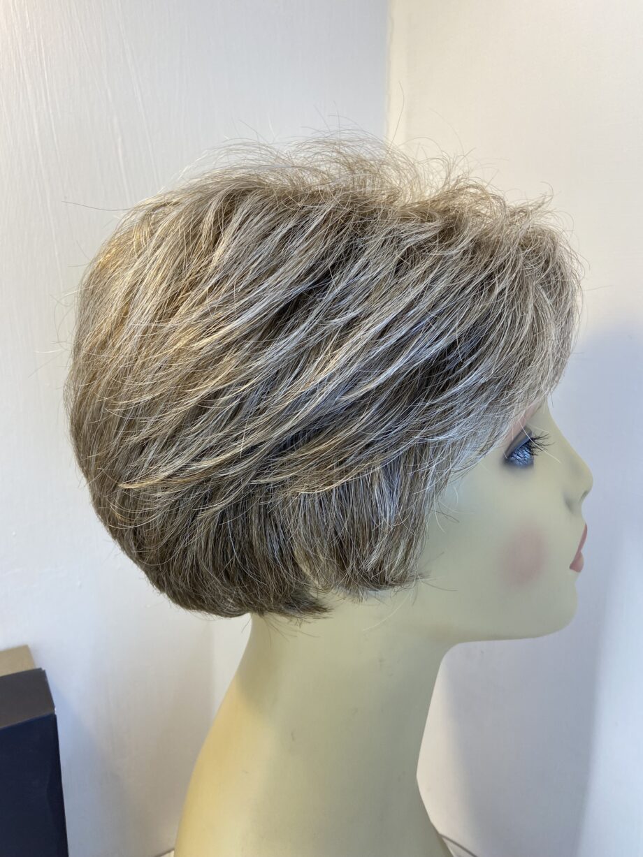New short brown wig. Bbrsw621