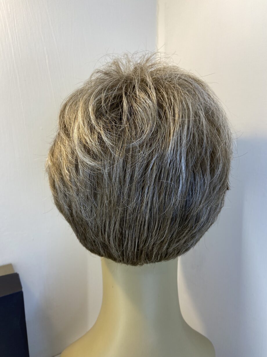 New short brown wig. Bbrsw621