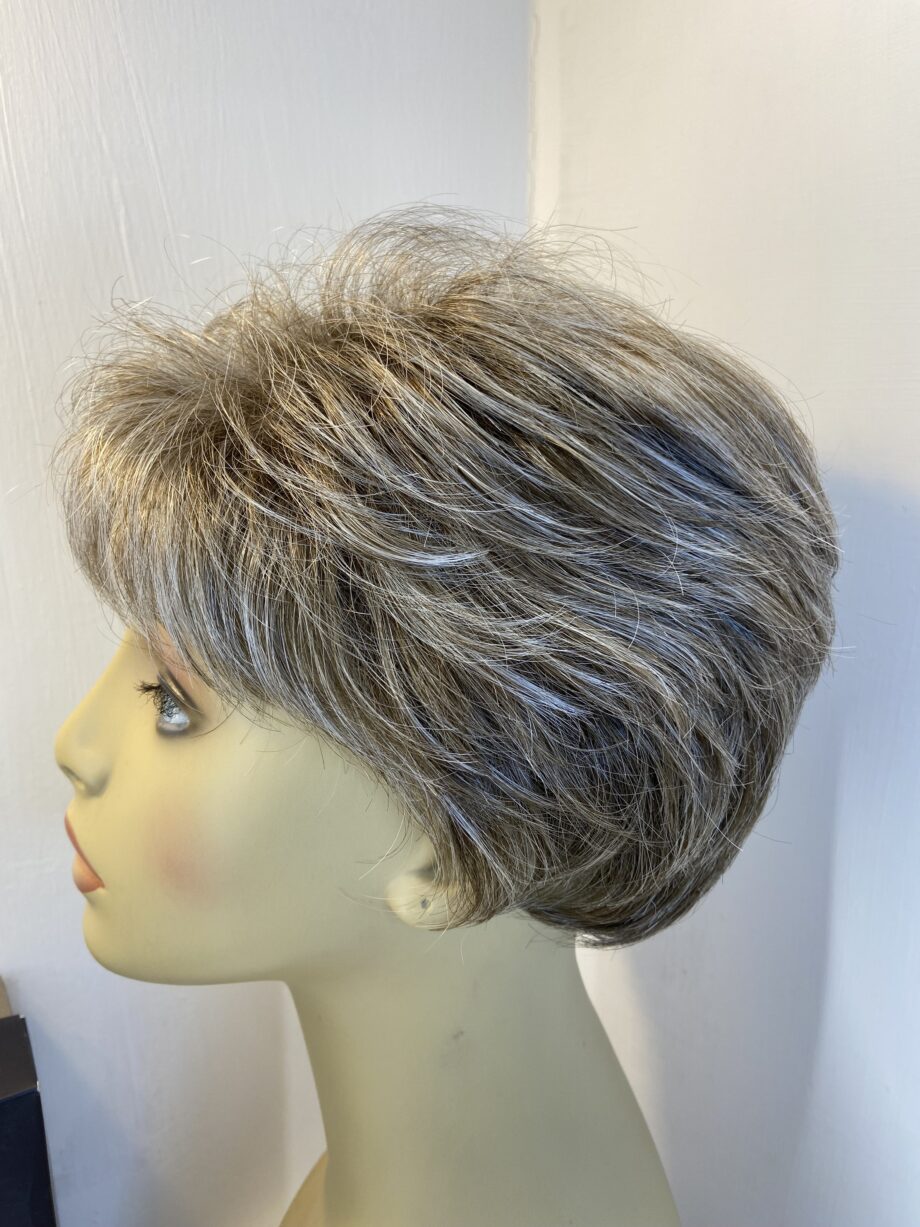 New short brown wig. Bbrsw621