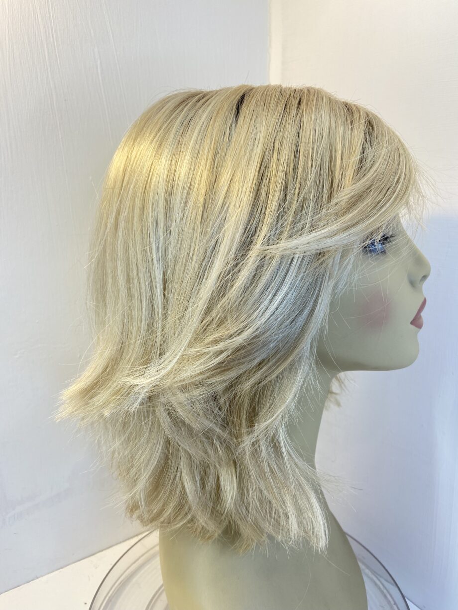 Blonde rooted mid length wig. Blms759