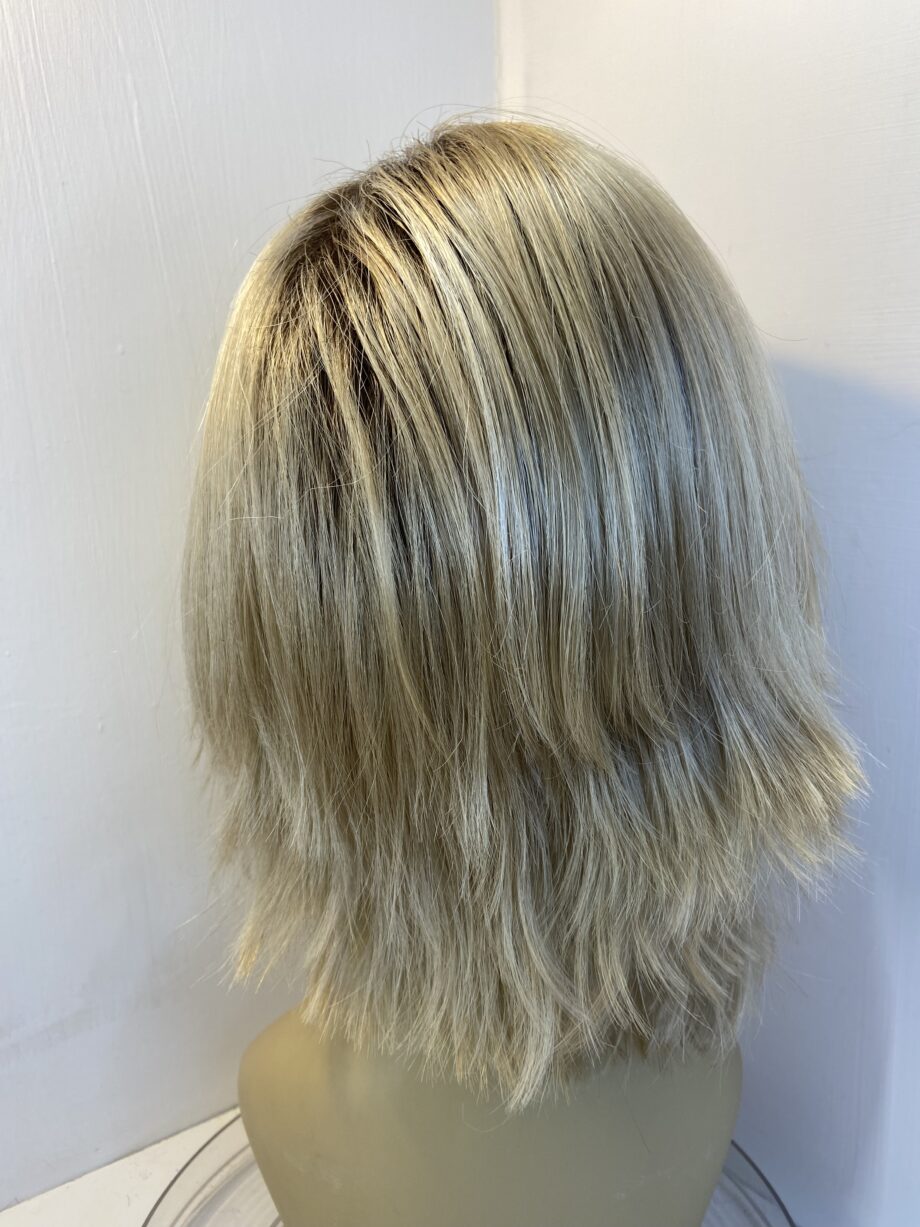 Blonde rooted mid length wig. Blms759