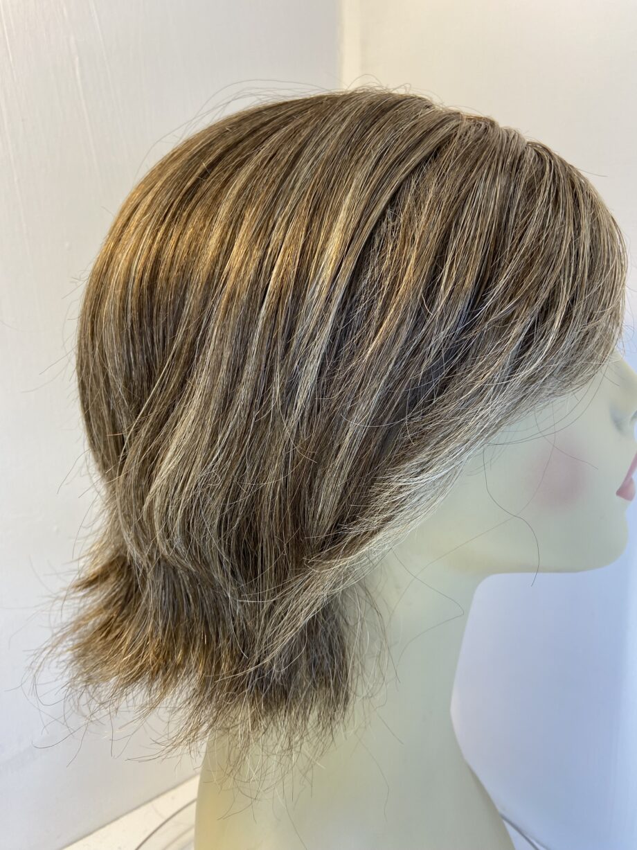 Soft brown wig. Brms760
