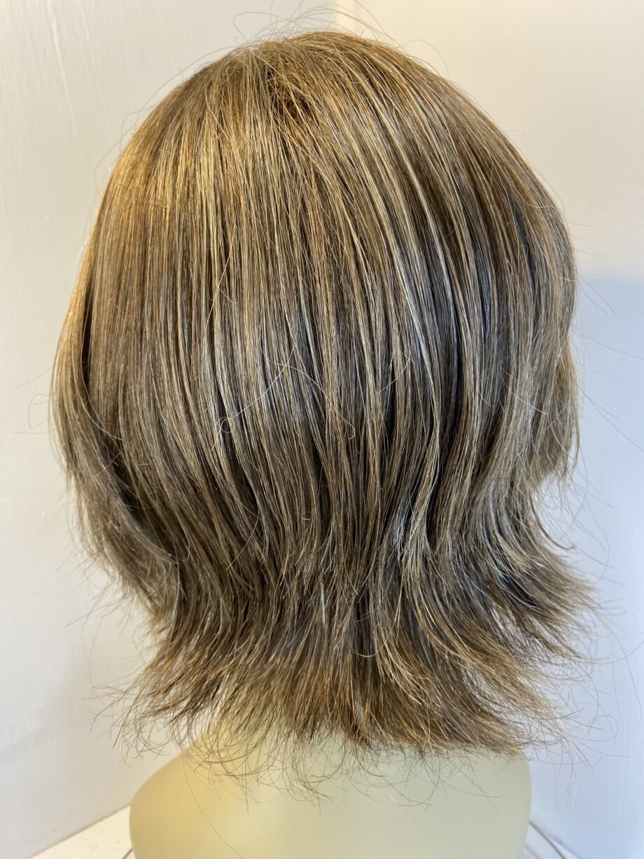 Soft brown wig. Brms760