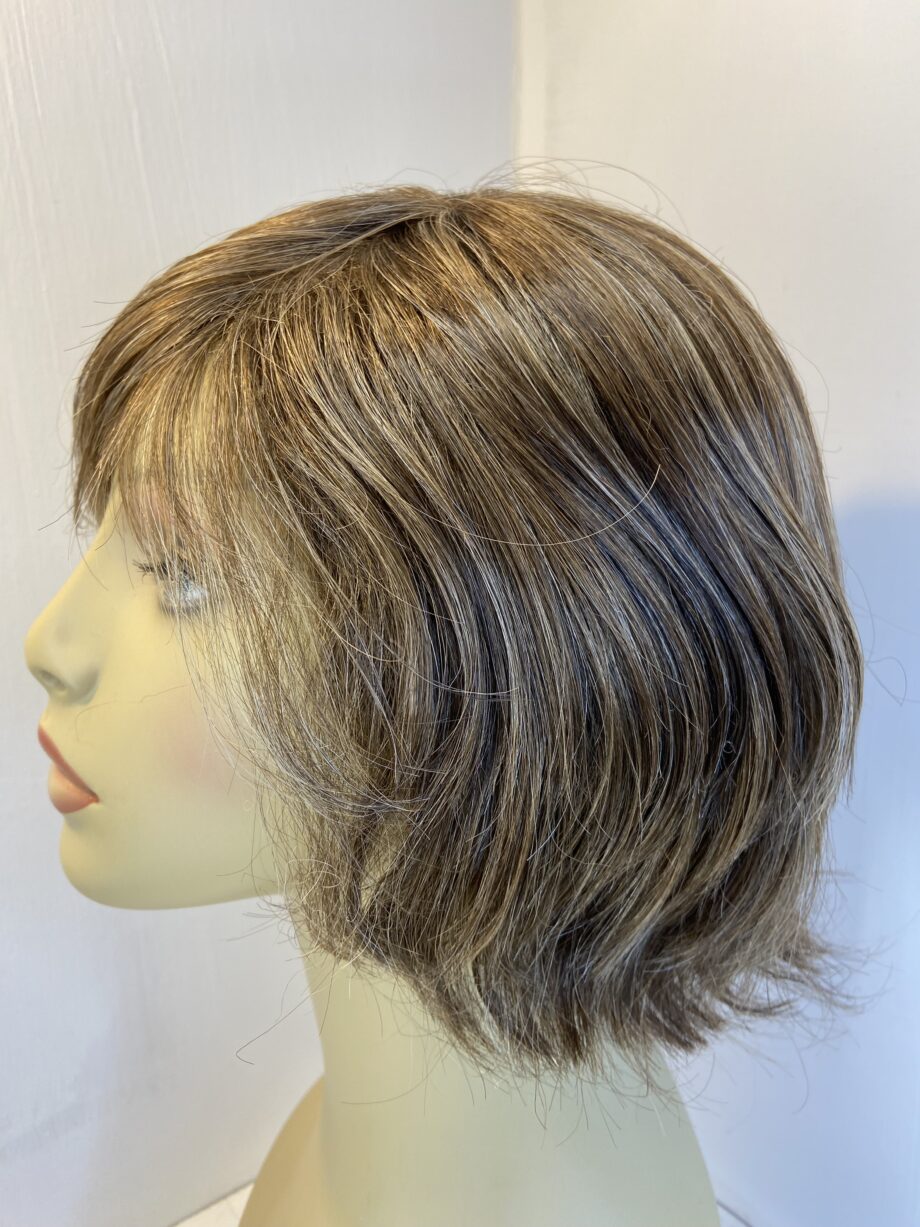 Soft brown wig. Brms760