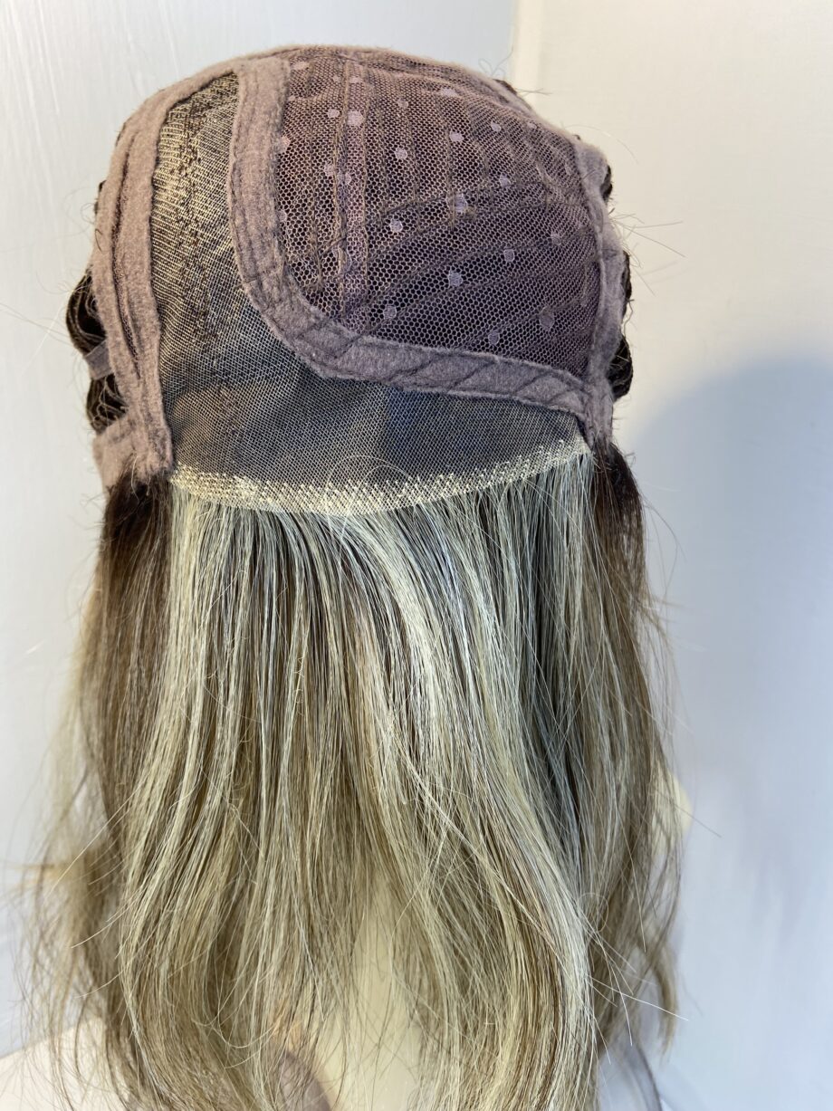 Long new wavy blonde wig. Bllw21