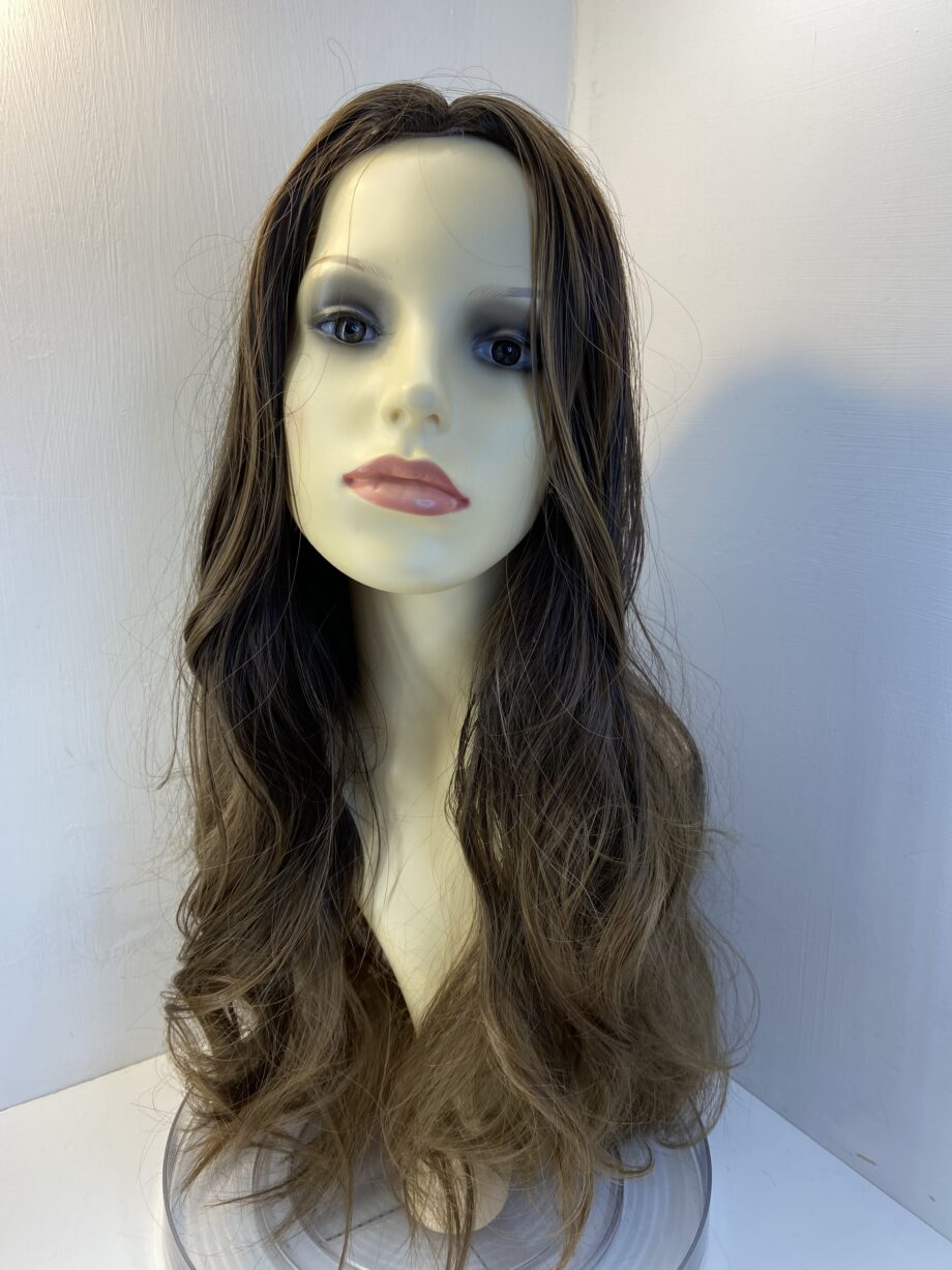 Very long new wavy brown wig. Brlw227