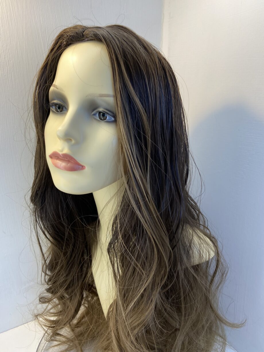Very long new wavy brown wig. Brlw227