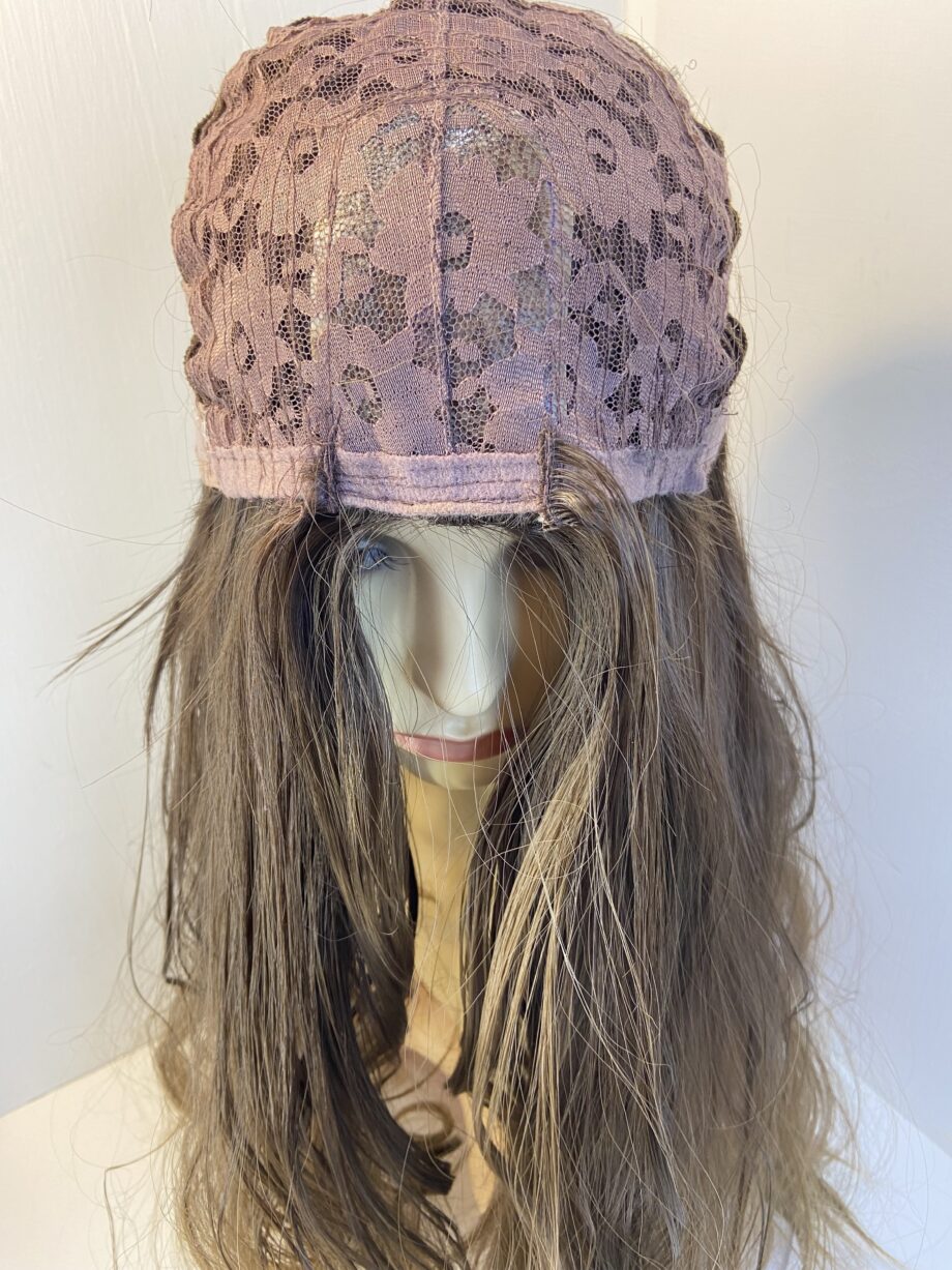 Very long new wavy brown wig. Brlw227