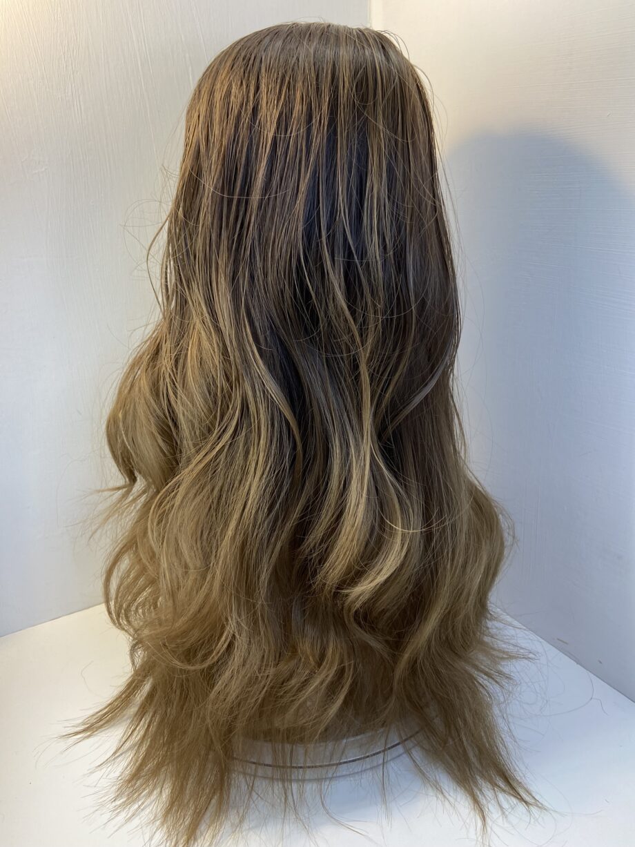Very long new wavy brown wig. Brlw227