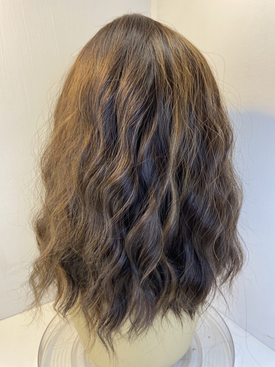 Superb brown wavy wig. Brlw07
