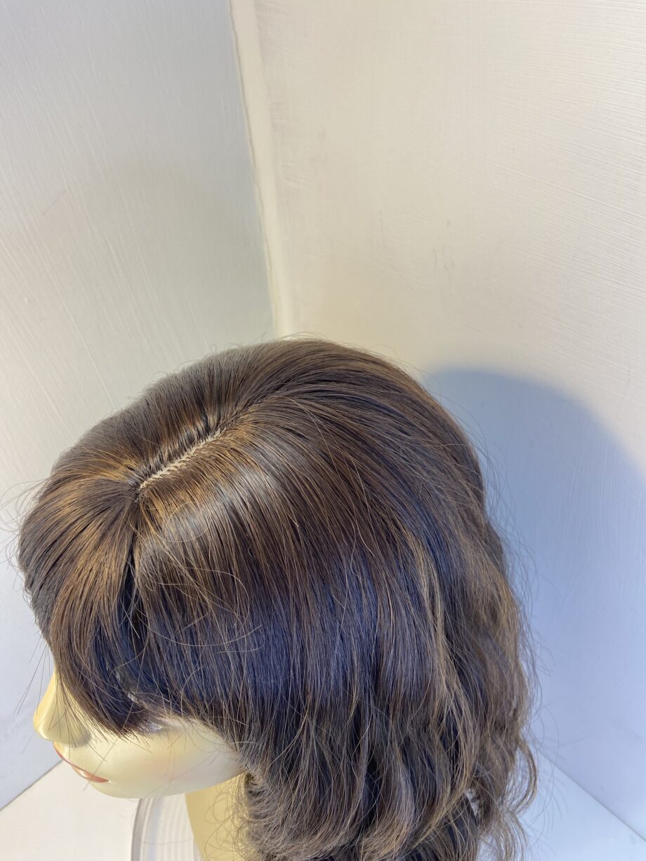 Superb brown wavy wig. Brlw07