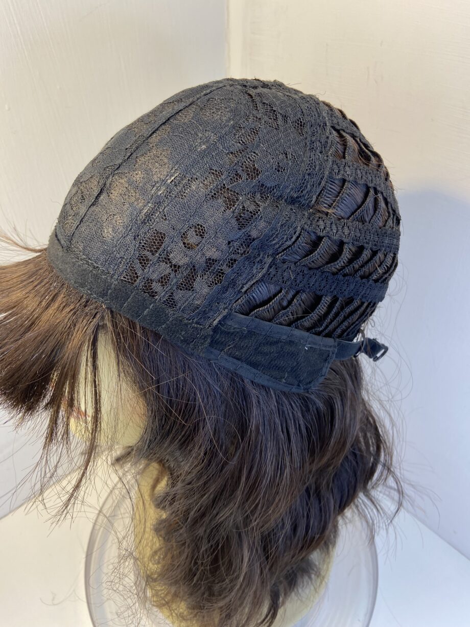 Superb brown wavy wig. Brlw07
