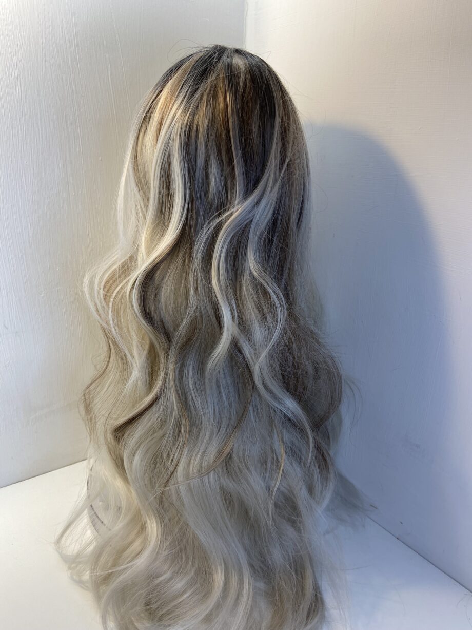 Extra long blonde dark roots. Blls11