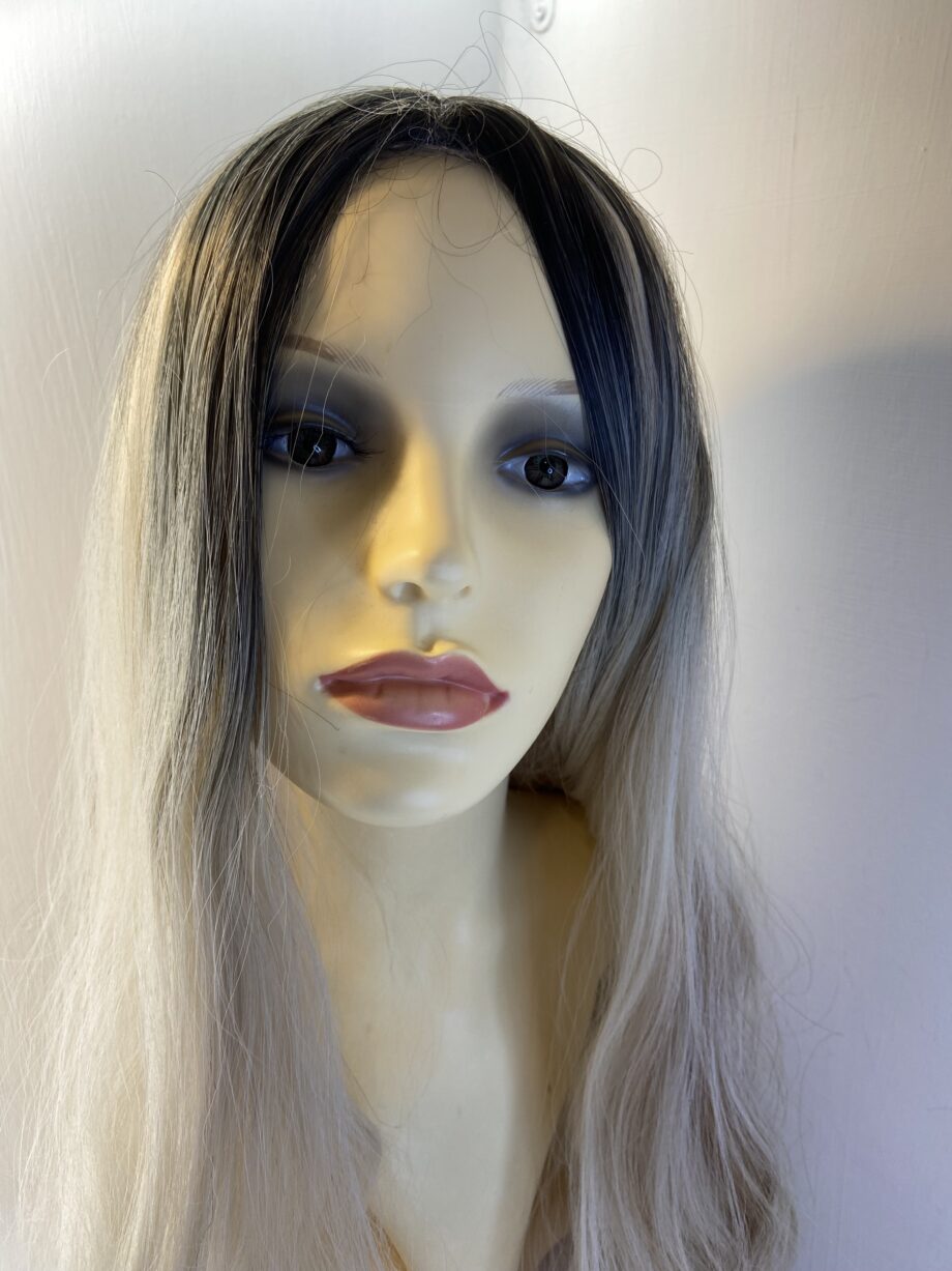 Extra long stunning blonde rooted wig. Bllw13