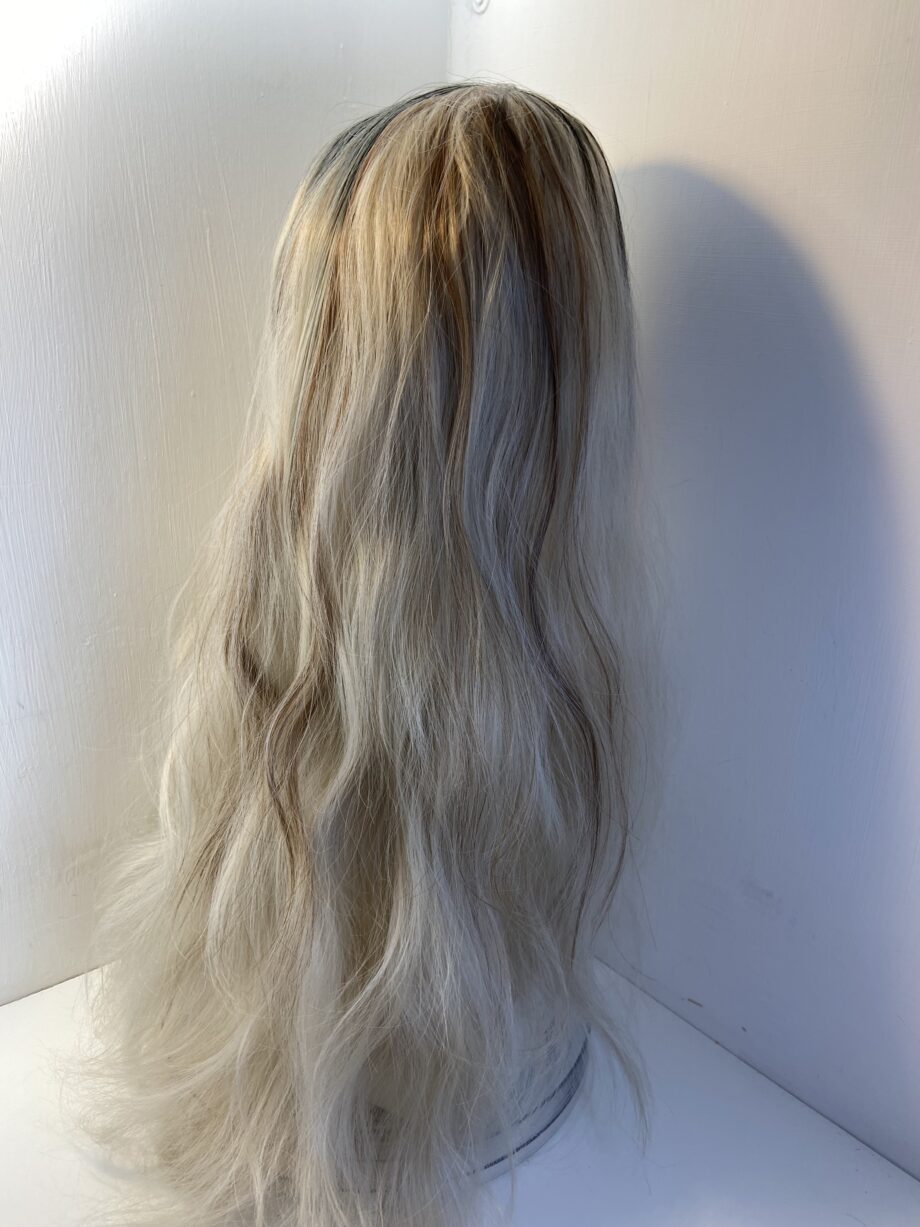 Extra long stunning blonde rooted wig. Bllw13