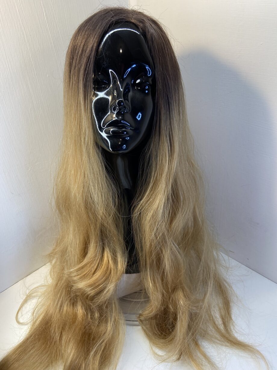 Long honey blonde rooted wig. Bllw15