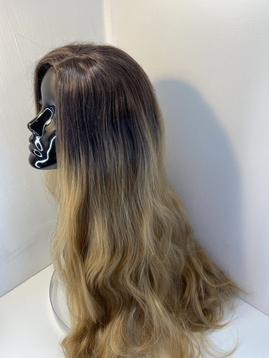 Long honey blonde rooted wig. Bllw15