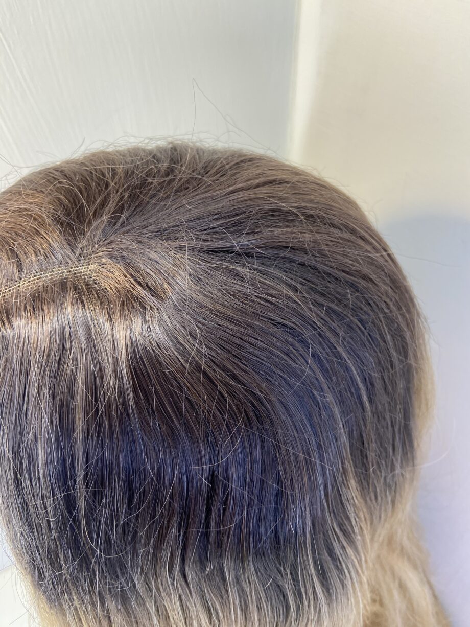 Long honey blonde rooted wig. Bllw15