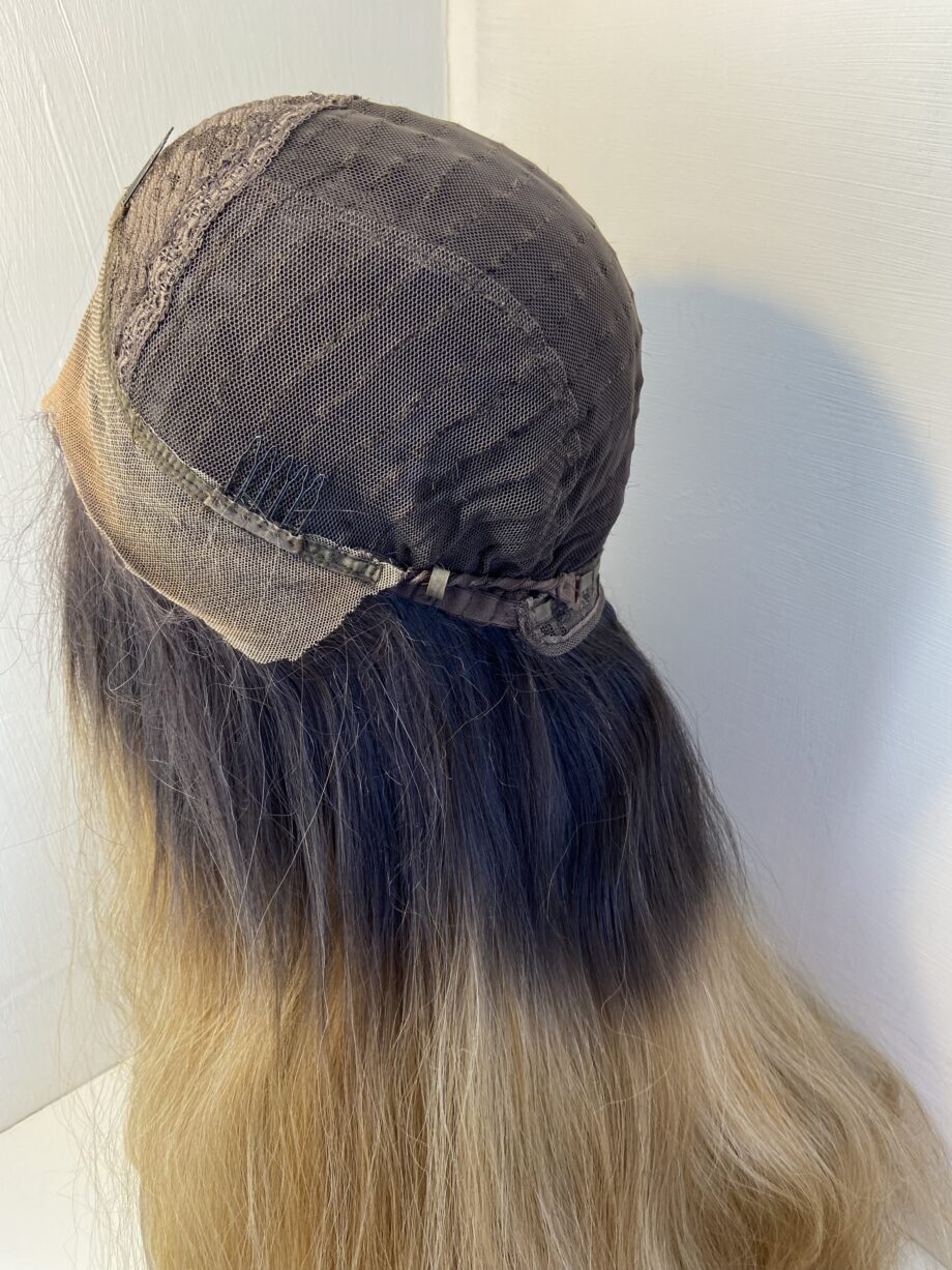 Long honey blonde rooted wig. Bllw15