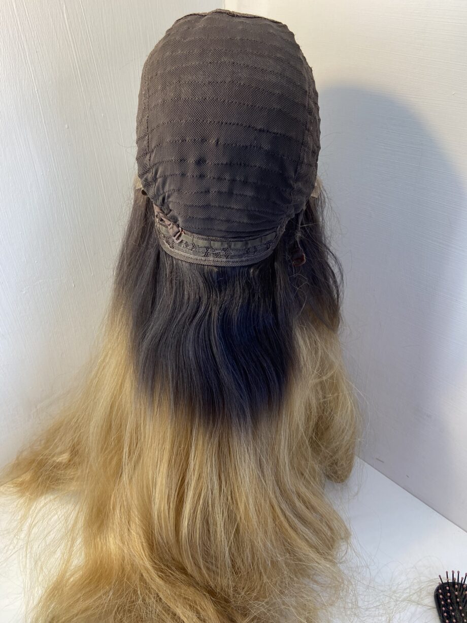 Long honey blonde rooted wig. Bllw15