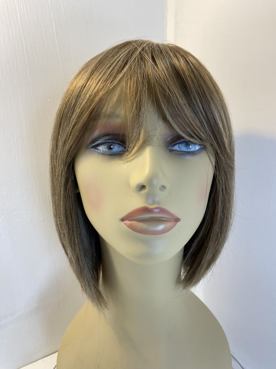 Superb light brown designer wig. Blms7655